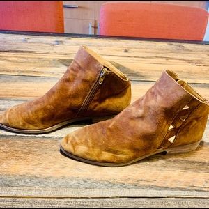 Lucky brand suede ankle boots with zipper